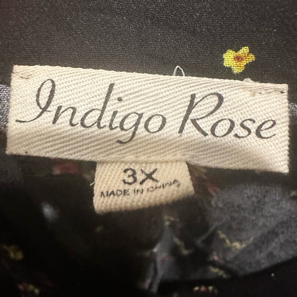 Floral‎ Black Women's Top - Picture 2 of 7